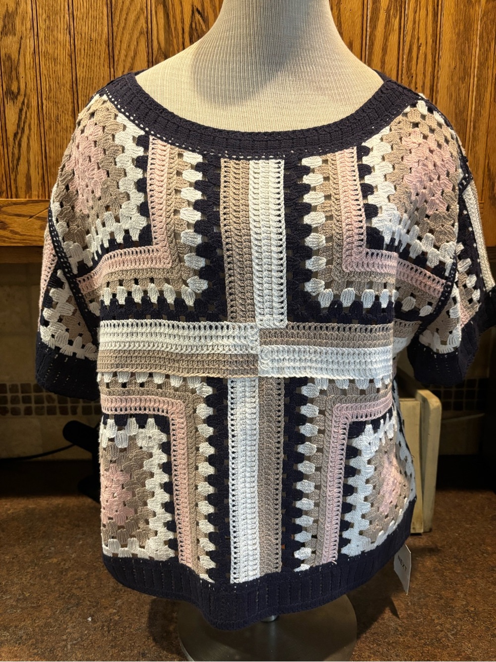🏀Beautiful NWT crochet sweater size medium
